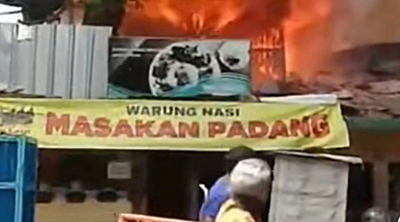 Api Melalap Rumah Makan Padang di Jalan Kliningan, Kota Bandung