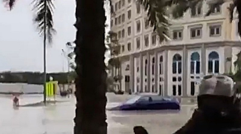 Diguyur Hujan Seharian, Beberapa Wilayah di UEA dan Oman Dilanda Banjir Besar