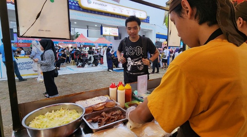 Berwisata Kuliner Sambil Penuhi Semua Kebutuhan, Untung di Booth FIFGROUP Key Message