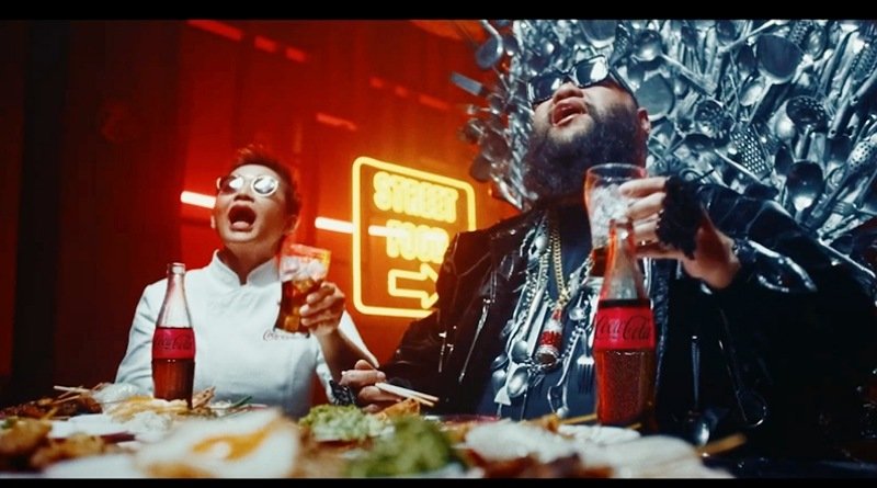 Kolaborasi Kuliner Coca-Cola™ Epik: F. HERO & Chef Pom Tampil dalam 'Epic Night Out' di Foodmarks MV