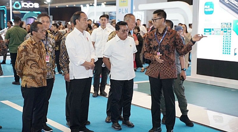 Dikunjungi Presiden Jokowi, Dirut PLN Sampaikan Kesiapan Ekosistem Kendaraan Listrik di PEVS 2024