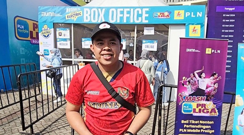 Demi Saksikan PLN Mobile Proliga Seri Semarang, Pecinta Voli Ini Rela Tempuh 5 Jam Perjalanan!
