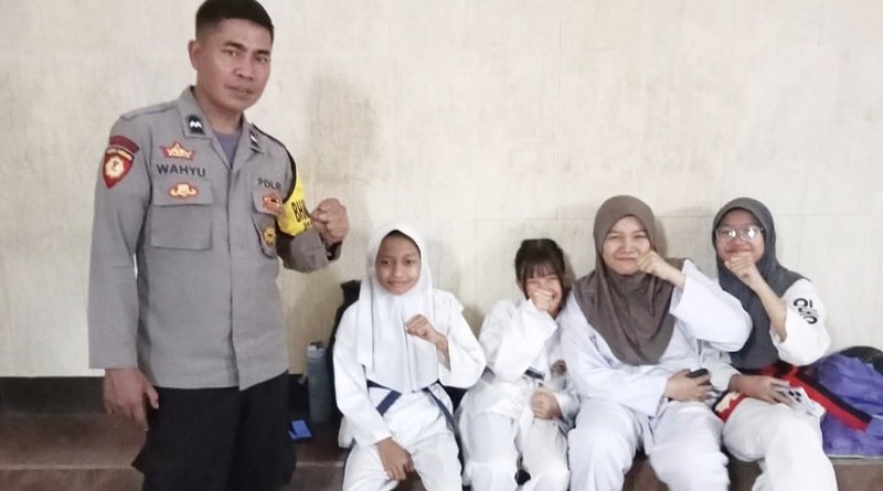 Bhabinkamtibmas Perkenalkan Profesi Polisi Kepada Anak-anak Sejak Dini