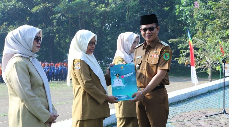 Tekan Kasus DBD, Kang DS Ajak Para ASN dan Masyarakat Bersih-bersih Lingkungan