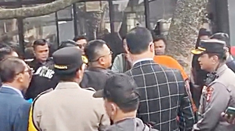 Juru Sita PN Bandung Eksekusi Lambang Klub Motor BB 1% MC