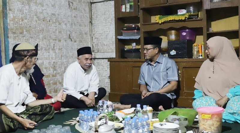 Program Bunga Desa, Malam ini Bupati dan Bunda Bedas Tidur di Rumah Enang (73) di Desa Drawati Paseh