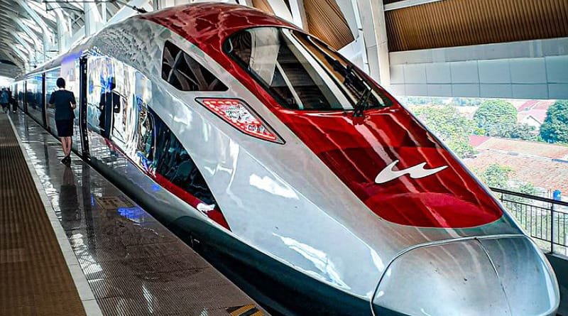 Jadwal Malam Hari ini Kereta Cepat Whoosh dan KA Feeder