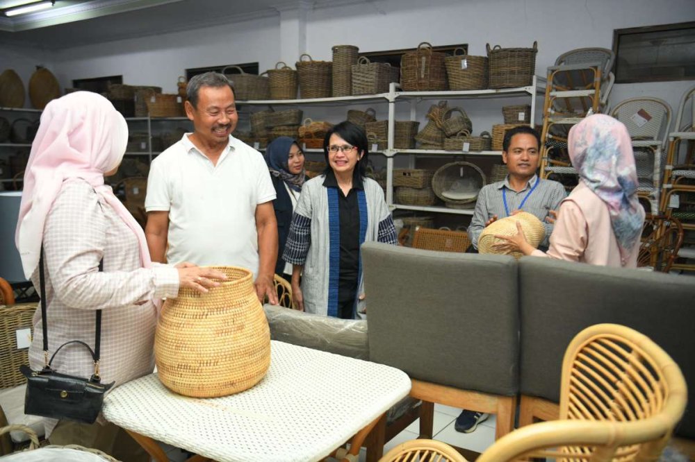 Amanda Soemedi Dorong Pemasaran Digital untuk Sentra Rotan Majalengka dan Promosi Wisata Situ Cipanten