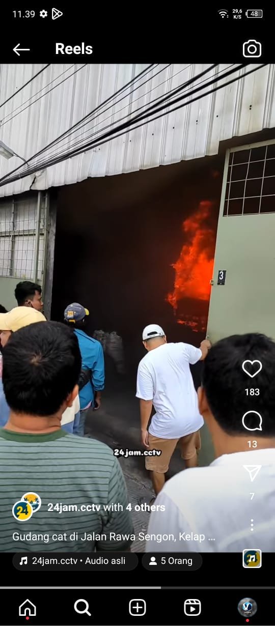 Gudang Cat di Kelapa Gading Barat Terbakar Akibat Rokok, Satu Karyawan Panik