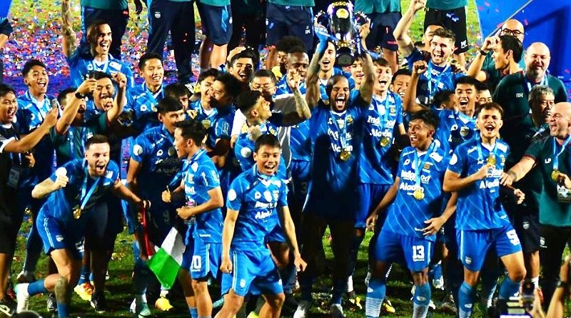 Persib Class of Champion 2023/2024 Wariskan Jersey Bersejarah