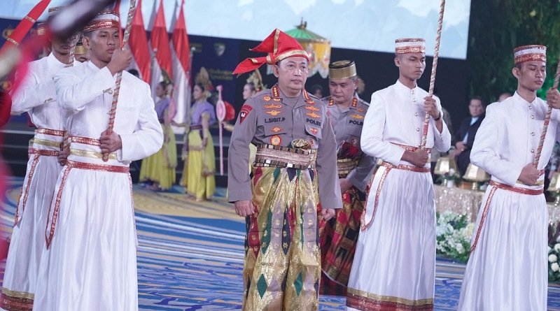 Kapolri Terima Gelar Adat-Pusaka di Sulawesi Selatan