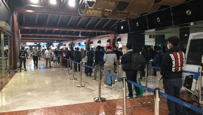Lonjakan Aktivitas Penerbangan di Soekarno-Hatta: Makasar - Jakarta Terbangkan 103.951 Penumpang