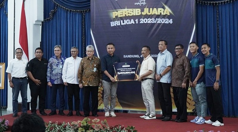 Apresiasi Prestasi Persib, BUMD Pemprov Jabar Beri Uang "Kadedeuh" Rp. 500 Juta