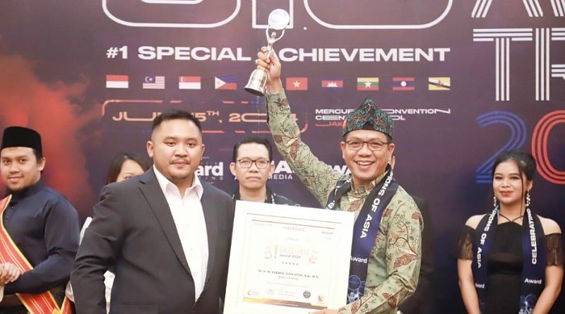 Indonesia Award Magazine, Bupati Bandung Raih Penghargaan "6.0 Award Trends 2024"
