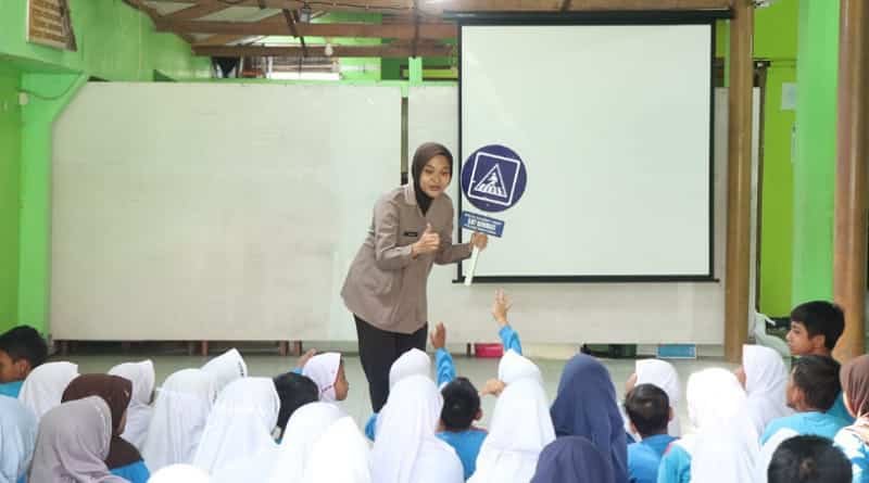 Brigadir Yuvina, Sosok Polwan Cantik yang Piawai Berbahasa Isyarat dari Polresta Banyumas