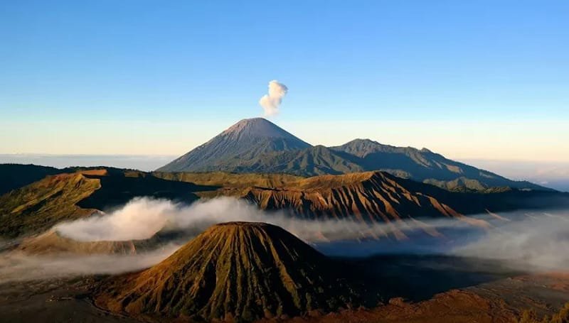 Keheningan Suci: Gunung Bromo Ditutup untuk Penghormatan Budaya dan Kebangkitan Alam