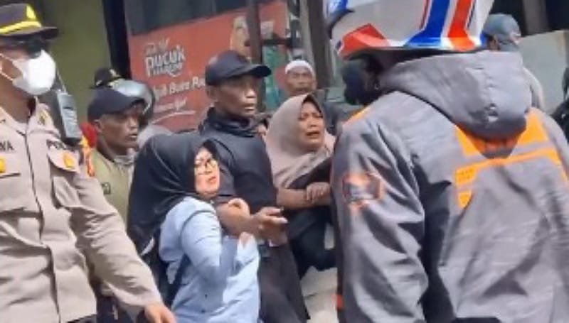 Pembongkaran Warung di Kawasan Puncak - Bogor: Perlawanan dan Penolakan