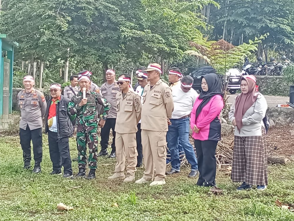 Dalam Rangka HUT Bhayangkara Ke-78,  Gerakan Penanaman Pohon Polsek Nagreg di Desa Citaman