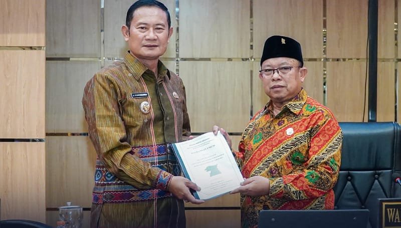 Bupati Lamongan Yuhronur Efendi Berikan Tanggapan Positif terhadap Raperda Inisiatif DPRD Lamongan Tahun 2024