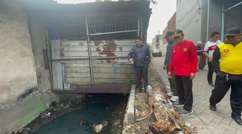 Plt Bupati Sidoarjo Subandi Sidak Sampah ke TPST  dan Sempadan Sungai Buntung