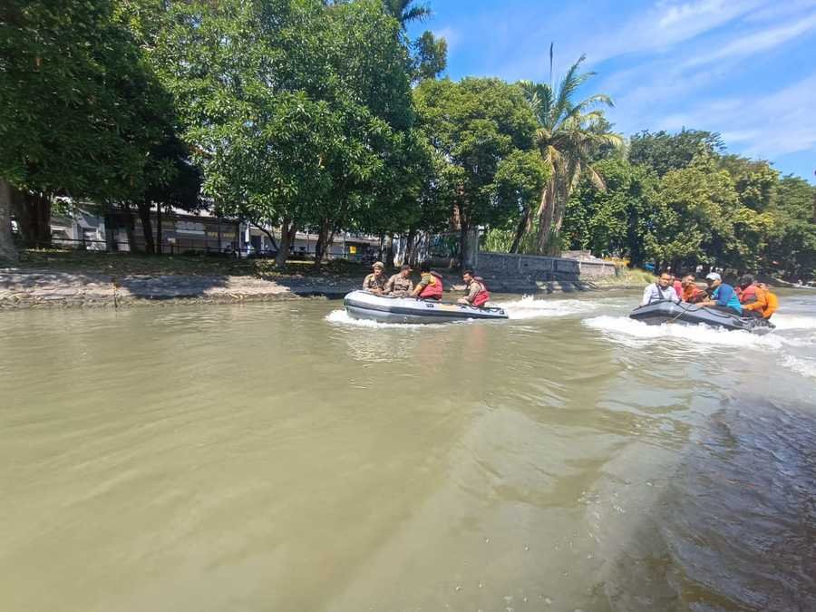 Cegah Pembuangan Limbah Rumen, Pemkot Surabaya Terjunkan Tim Gabungan Sisir Kalimas