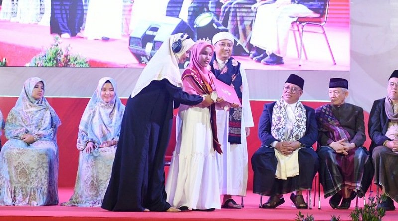 Santriwati Disabilitas Penglihatan Jadi Peserta Wisuda Tahfizh Nasional 2024 Kategori 30 Juz