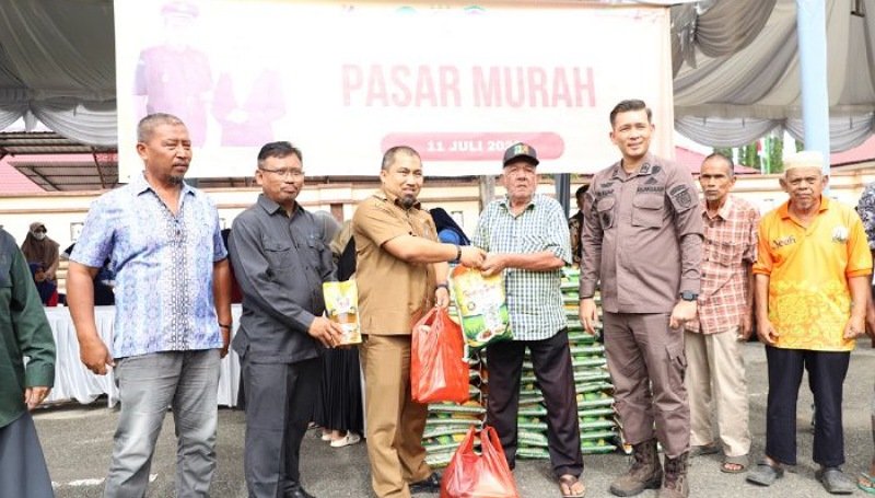 Pj Bupati Aceh Besar Buka Pasar Murah, Perkuat Solidaritas Sosial di Hari Bhakti Adhyaksa