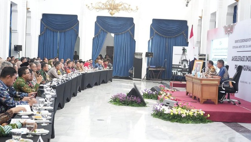 Rapat Koordinasi Pembangunan Jawa Barat: Pj. Bupati Bogor Asmawa Tosepu Hadiri Arahan Mendagri Tito Karnavian di Bandung