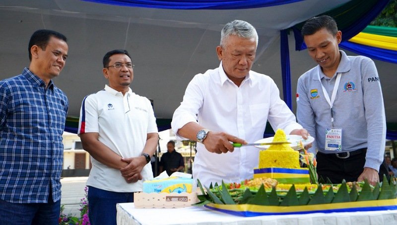 Bambang Resmikan Bulan Bakti Gotong Royong Masyarakat Kota Bandung