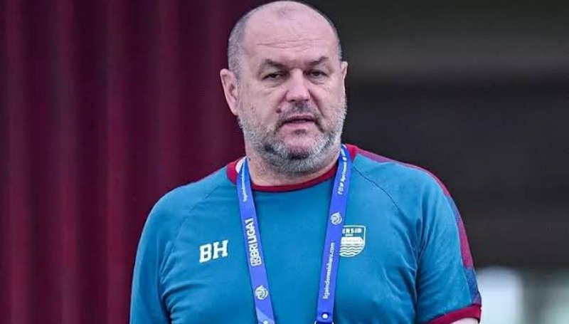 Dilema Bojan Hodak: Strategi Persib Bandung Tanpa Adam Alis di Piala Presiden 2024