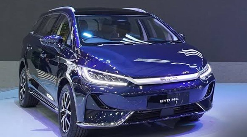 BYD M6 Meluncur di GIIAS 2024: MPV Listrik Rp 300 Jutaan Siap Melaju di Indonesia!