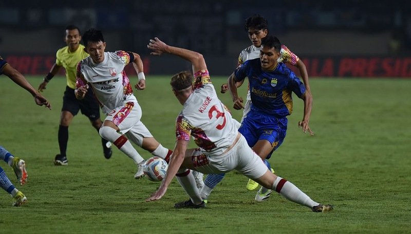 PERSIB Tertinggal 0-1 dari Persis Solo di Babak Pertama Piala Presiden 2024: Gol Ramadhan Sananta Menjadi Pembeda