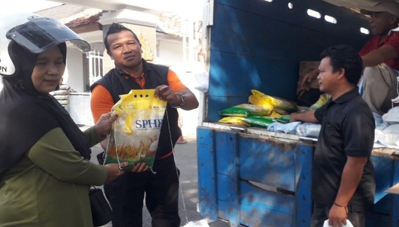 Operasi Pasar Murah di Sumedang Sukses Jual 30 Ton Beras