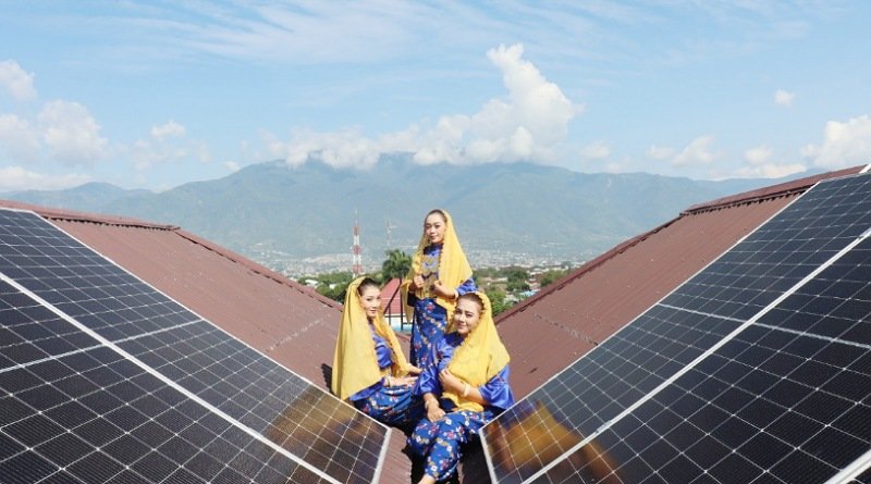 Implementasi Misi Keberlanjutan, FIFGROUP Pasang Solar Panel Ke-22 di Palu
