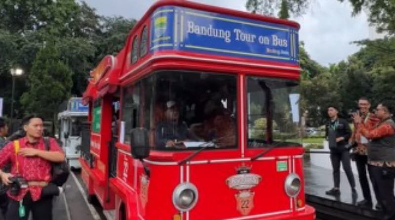 Delegasi Asia Afrika Menjelajahi Bandung dengan Bandros: City Tour Penuh Semangat!