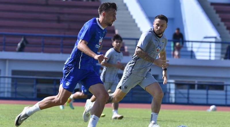 Mateo Kocijan Berjuang Adaptasi Cuaca Panas Bandung
