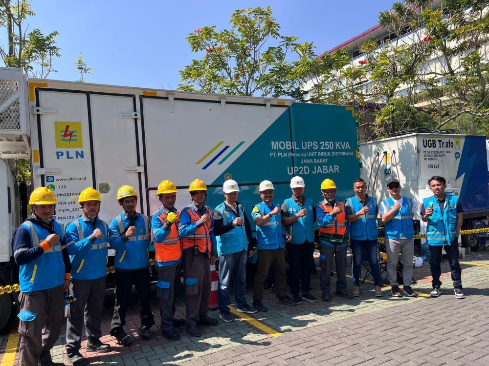 PLN UP3 Majalaya Sukses Dukung Acara Rekor MURI untuk Pengisian Daya Mobil Listrik Terbanyak di Bandung