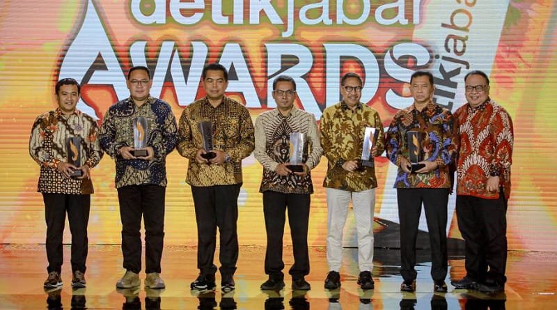 Pemkot Bandung Raih Penghargaan Detik Jabar Award 2024 Kategori Aksesibilitas Sistem Informasi Ekonomi Kreatif