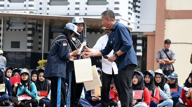 Penjabat Gubernur Jawa Barat Bey Machmudin Tinjau Pelaksanaan MPLS di SMKN 3 Kabupaten Kuningan