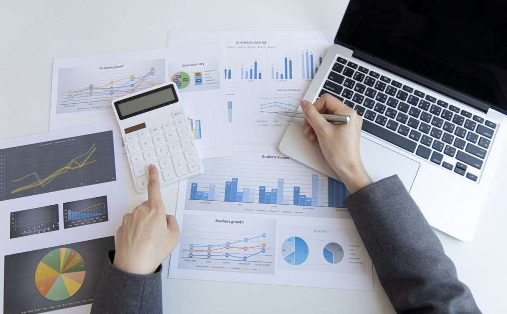 Saham Blue Chips vs Second Layer: Mana yang Lebih Menguntungkan?