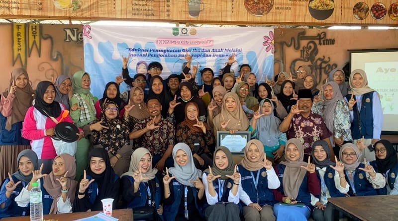 Mahasiswa KKN 51 UINSA Manfaatkan Aset yang ada di Desa Gejugjati, Berinovasi Membuat Olahan Susu Sapi dan Daun Kelor
