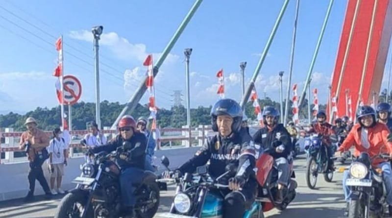 Jokowi Berjalan Motor Bersama Artis dan Influencer di Jalan Tol IKN: Mengapresiasi Infrastruktur yang Mulai Terwujud