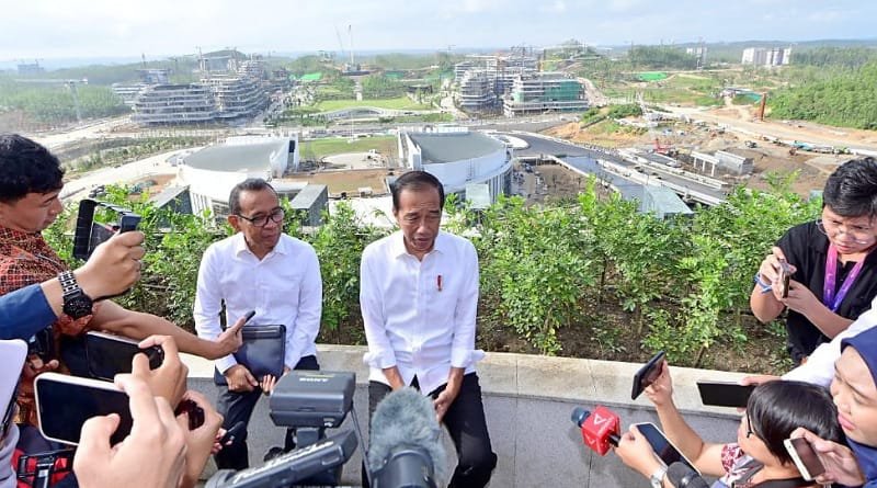 Presiden Joko Widodo Meninjau Progres Pembangunan Istana Kepresidenan di IKN