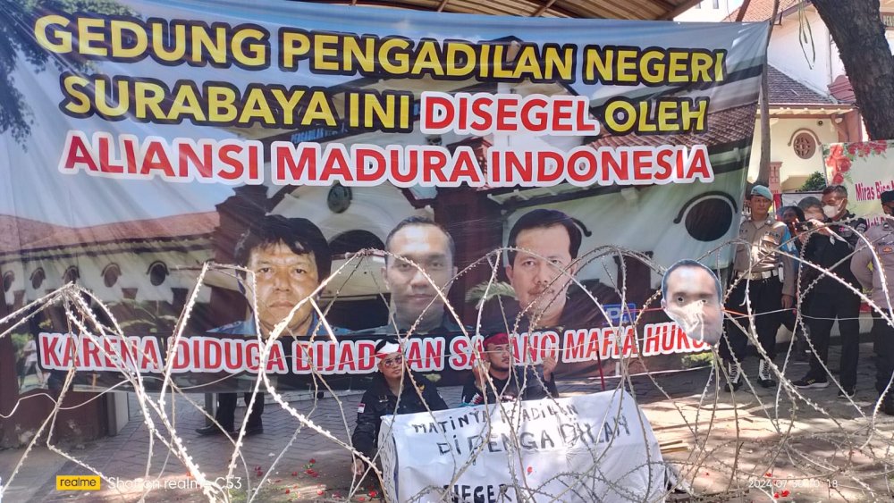 Diberi Pertanyaan Dari AMI Ketua Pengadilan Negeri Surabaya Tak Mampu Berkutik