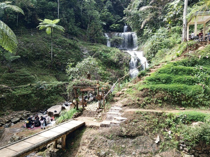 Berwisata Menikmati Asrinya Curug Gorobog