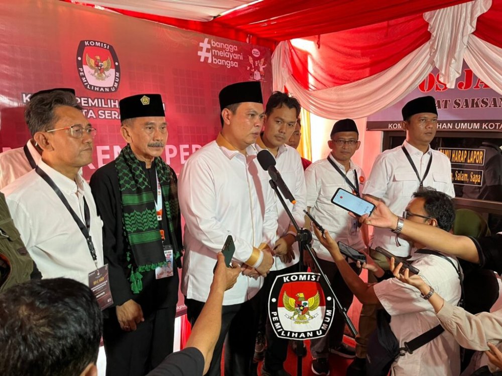 Antusiasme Membara: Budi Rustandi dan Nur Agis Aulia Diterima Hangat oleh Pendukung Setelah Daftar ke KPU Kota Serang