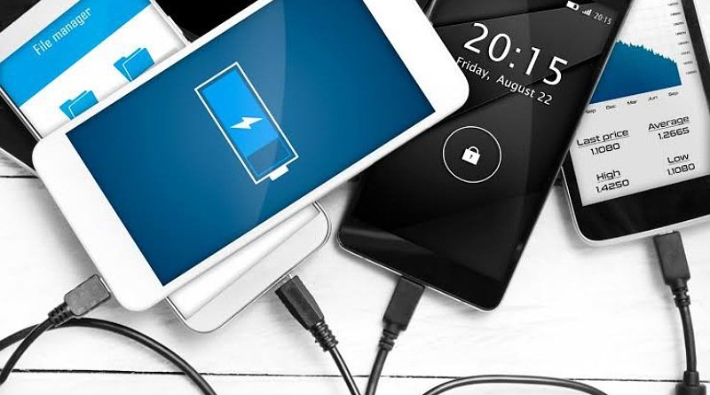 Mengisi Smartphone Semalaman: Bahaya atau Aman?