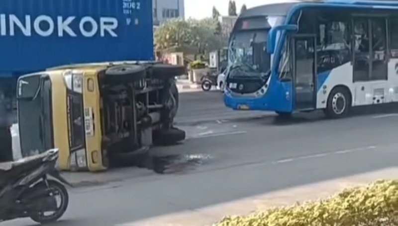 Kecelakaan Truk Muatan dan Transjakarta di Tanjung Priok
