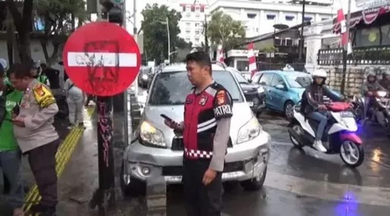 Bocah 9 Tahun Hampir Dihajar Warga Setelah Bawa Kabur Mobil di Kemang, Jakarta Selatan