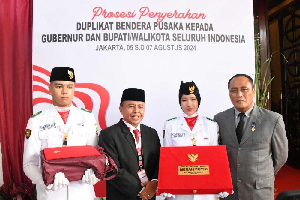 Herman Suryatman Terima Duplikat Bendera Pusaka dari BPIP Menjelang HUT ke-79 RI